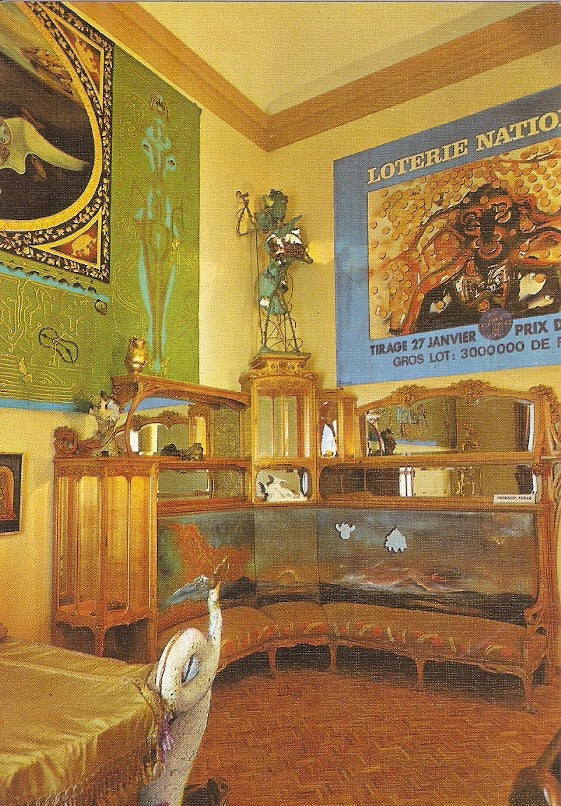 Postal 029742 : Muebles de Gaudi y el famoso poster de la suerte de los 3.000.000 francos
