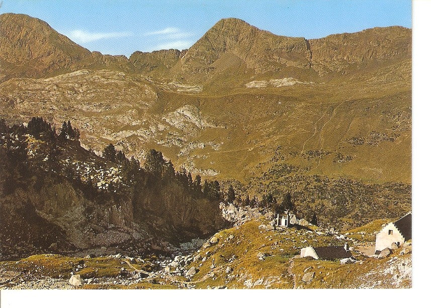 Postal 030196 : Benasque (Huesca) Pirineo Aragones- Refugio de la Renclusa al fondo Pico Salvaguardia Portillon de Benasque