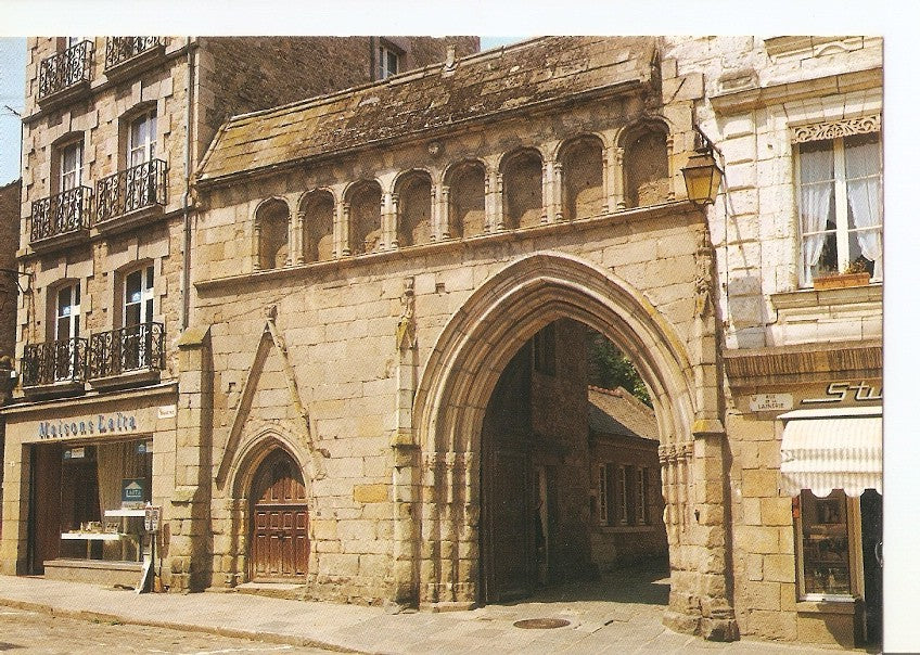 Postal 030209 : Dinan (Cotes du Nord) Le portail de lancien couvent des Cordeliers (XIII s.)