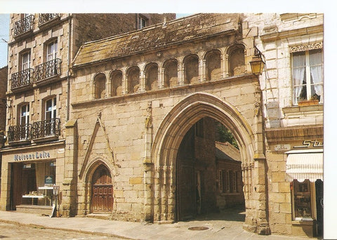 Postal 030209 : Dinan (Cotes du Nord) Le portail de lancien couvent des Cordeliers (XIII s.)