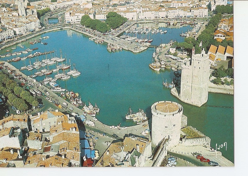 Postal 030297 : La Rochelle (Charente-Maritime) Vue generale du Port au centre de la Ville (Photo aerienne Monique François-Bordeaux)