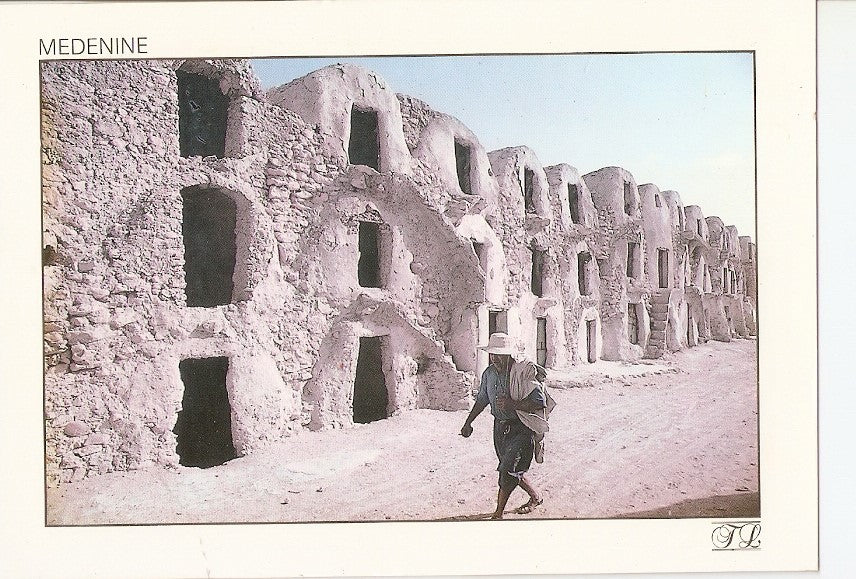 Postal 030456 : Medenine. Les Ghorfas