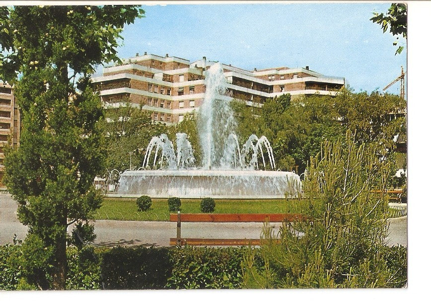Postal 030459 : Huesca. Parque Municipal (Ampliacion). Plaza central y fuente luminosa