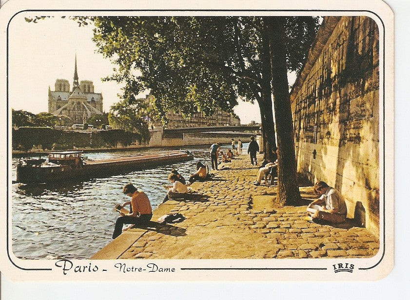 Postal 030532 : Paris Les quais de la Seine pres de Notre-Dame