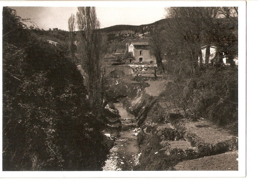 Postal 030555 : Pueblo al borde del rio