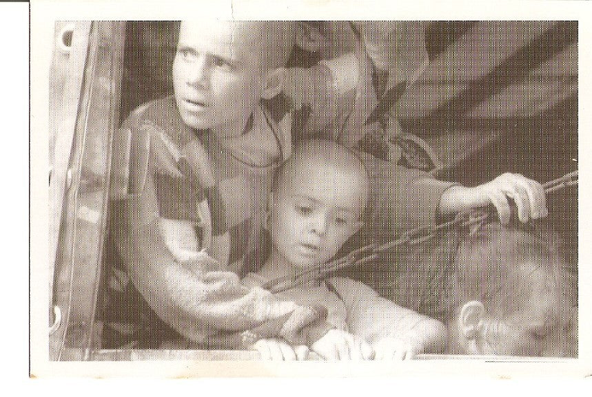 Postal 030560 : Niños transportados en camion