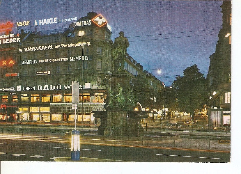 Postal 030670 : Bahnhoplatz und Bahnhofstrasse bei Nacht