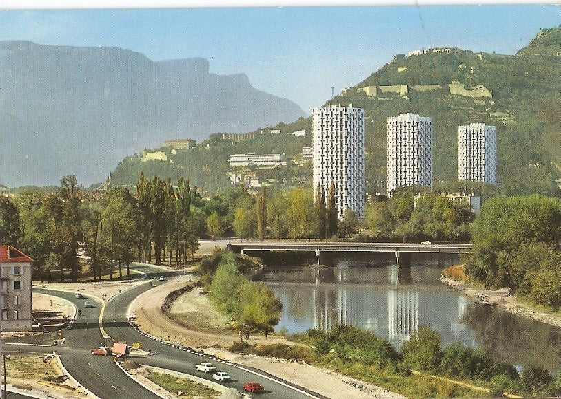Postal 030672 : Arrivee a Grenoble par la route de Chamrousse