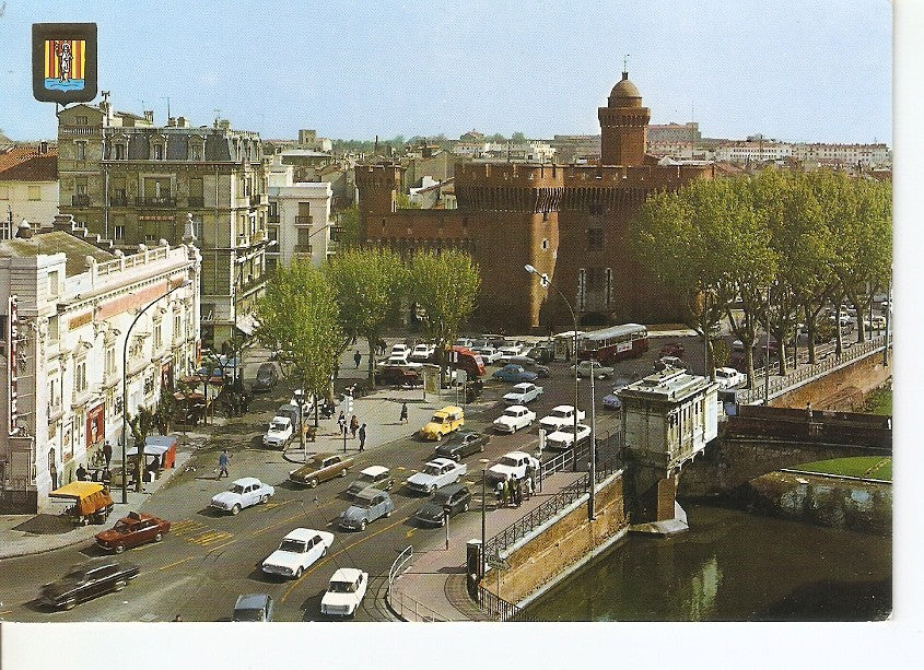 Postal 030715 : Lumiere et couleurs du Roussillon (66) Perpignan. Le Castillet ancienne porte fortifiee de la ville (XIV)