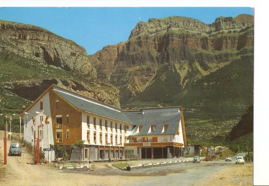 Postal 030055 : Torla (Huesca) Hotel Ordesa. Entrada al camping al fondo Mondarrueco
