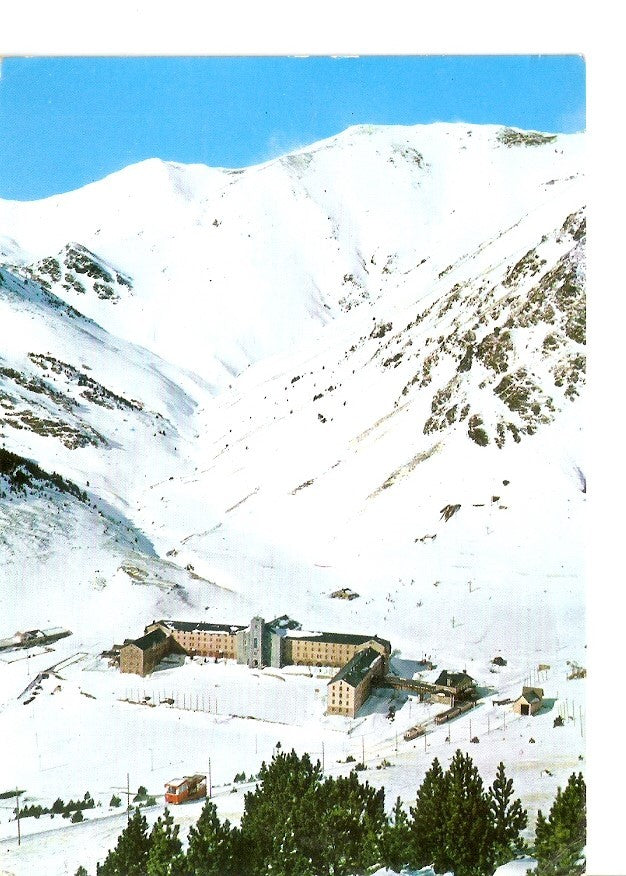 Postal 030891 : Nuria (Estacion invernal). Vista general del Santuario al fondo Collado de Finastrelles