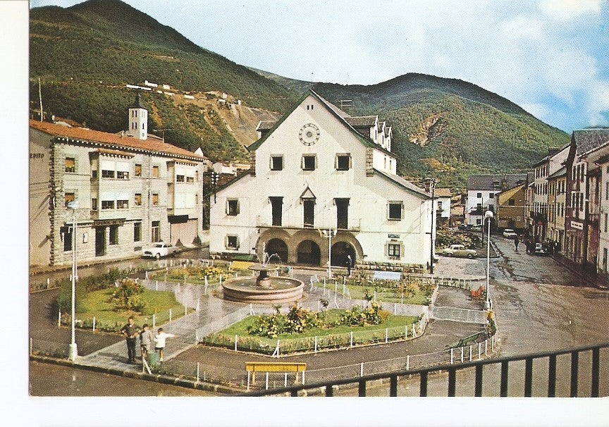 Postal 031052 : Pirineo Aragones. Biescas (Huesca). En la ruta al valle de Tena y a Ordesa