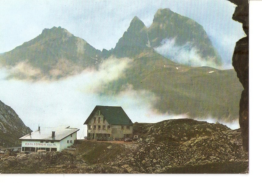 Postal 031068 : Pirineo Aragones. Sallent de Gallego. Frontera del Portalet. Al fondo el Midi