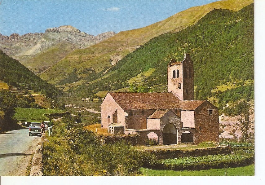 Postal 031087 : Lineas de Broto-Pirineo Aragones. Iglesia romanica y Tendeñera al fondo