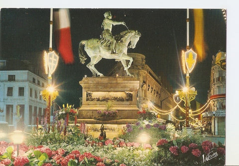 Postal 031246 : Orleans (Loiret). Place du Martroi la statue illuminee de Jeanne dArc