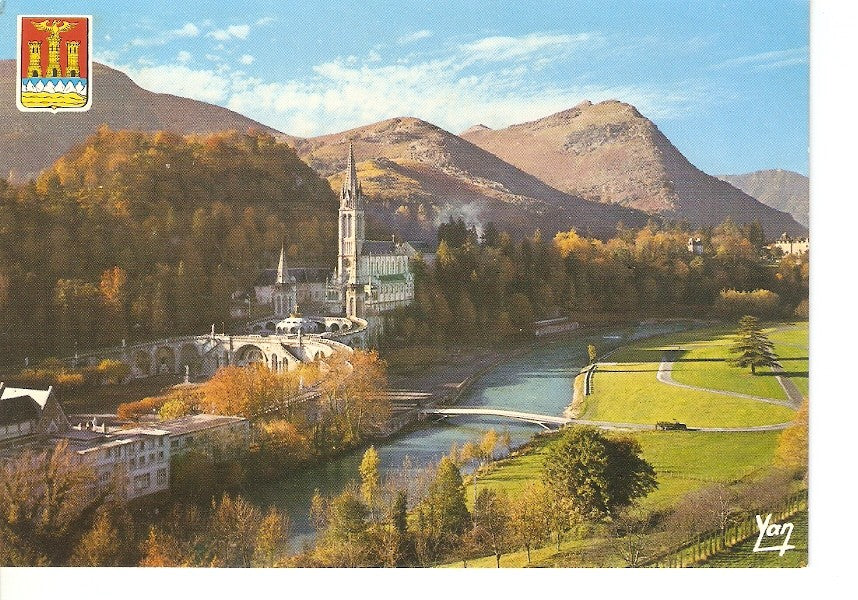 Postal 031290 : Lourdes. La Basilique et le Gave de Pai