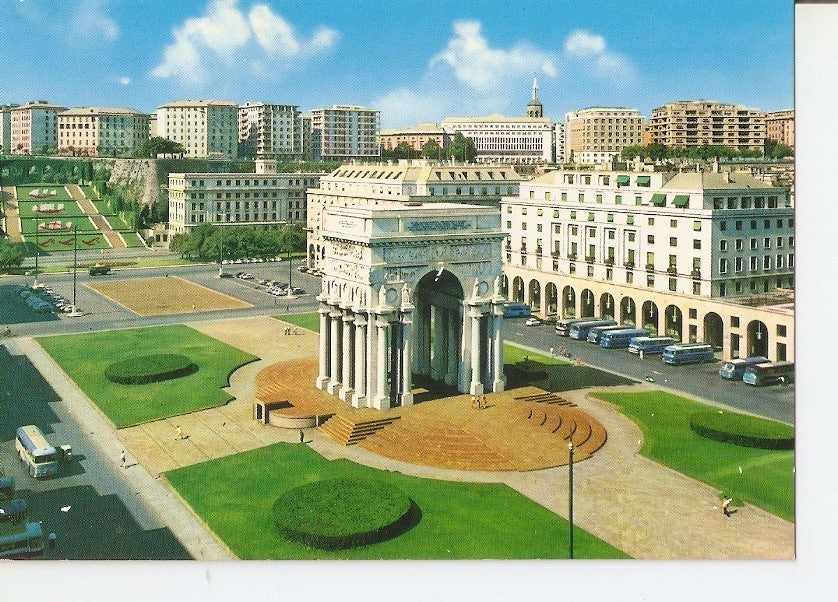 Postal 031353 : Genova. Place de la Victorie - Monument aux Tombes dans la Guerre
