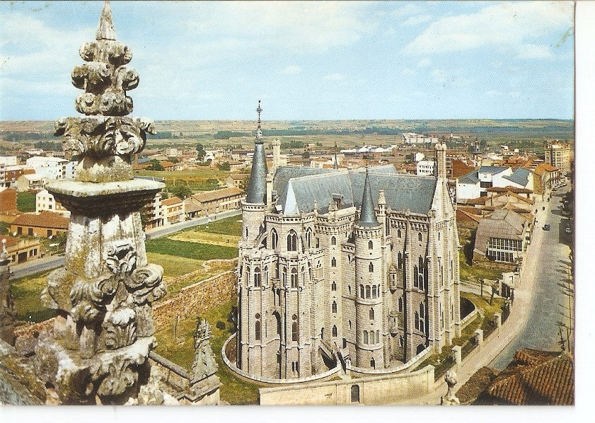 Postal 031368 : Astorga. Palacio Episcopal y vista parcial
