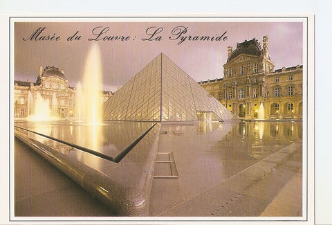 Postal 031502 : Paris au Crepuscule Musee du Louvre. Cour Napoleon. La Pyramide