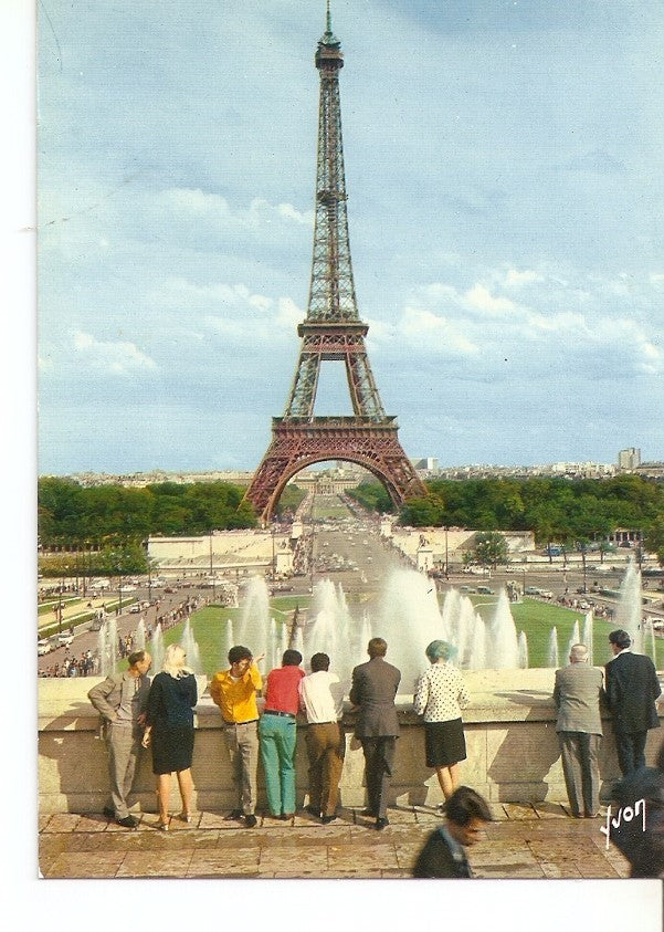 Postal 031549 : 75 - Paris La Tour Eiffel les Jardins du Palais de Chaillot et le Champ de Mars