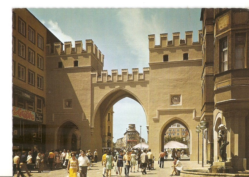 Postal 031668 : Munchen Karlstor mit Brunnen-Buberi