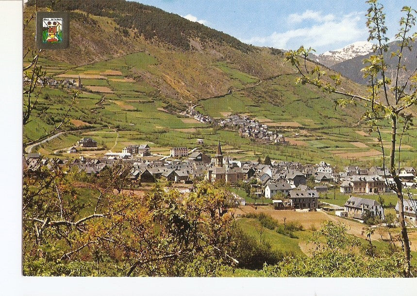 Postal 031676 : Pirineu Catala (Lleida). Vall dAran. Panoramica de Viella. Al llunya Gausac i Casau