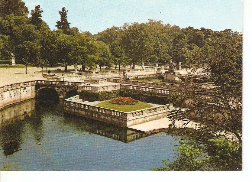 Postal 031816 : Nimes La Rome Antique Les Jardins de la Fontaine