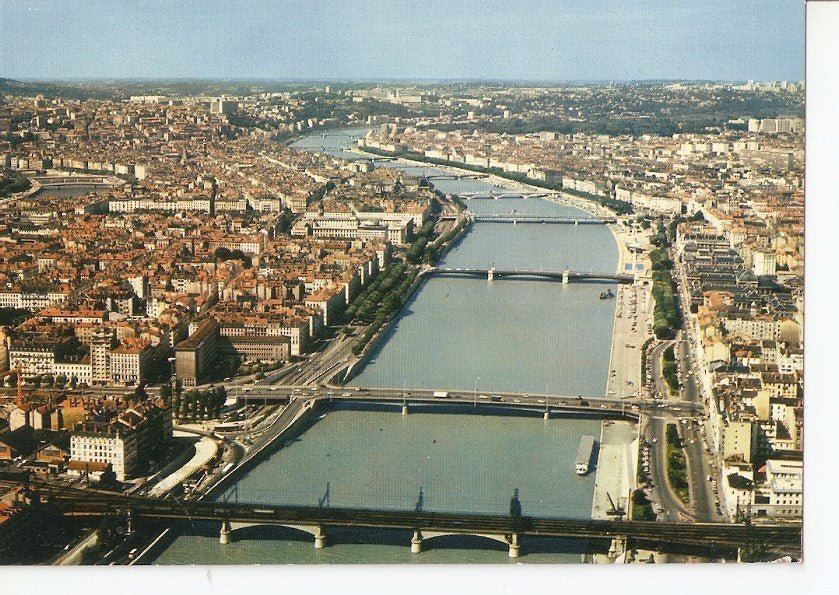Postal 032039 : Lyon. Le Rhone vue generale sur le centre ville