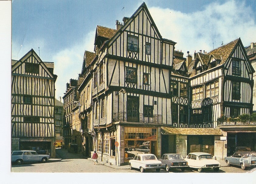 Postal 032120 : En Normandie. Rouen (Seine-Maritime) Place Barthelemy. Vieilles maisons quartier des antiquaires