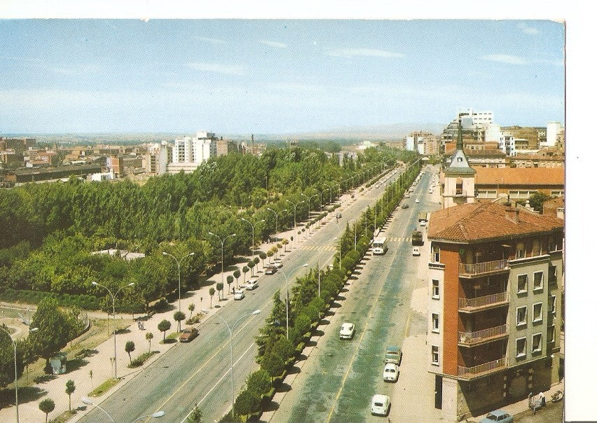 Postal 032165 : Leon. Avenida de la Facultad