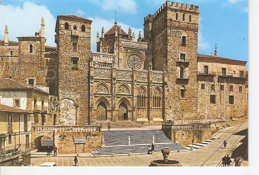 Postal 032293 : Guadalupe. Plaza y fachada principal del Monasterio (S. XIV-XV)