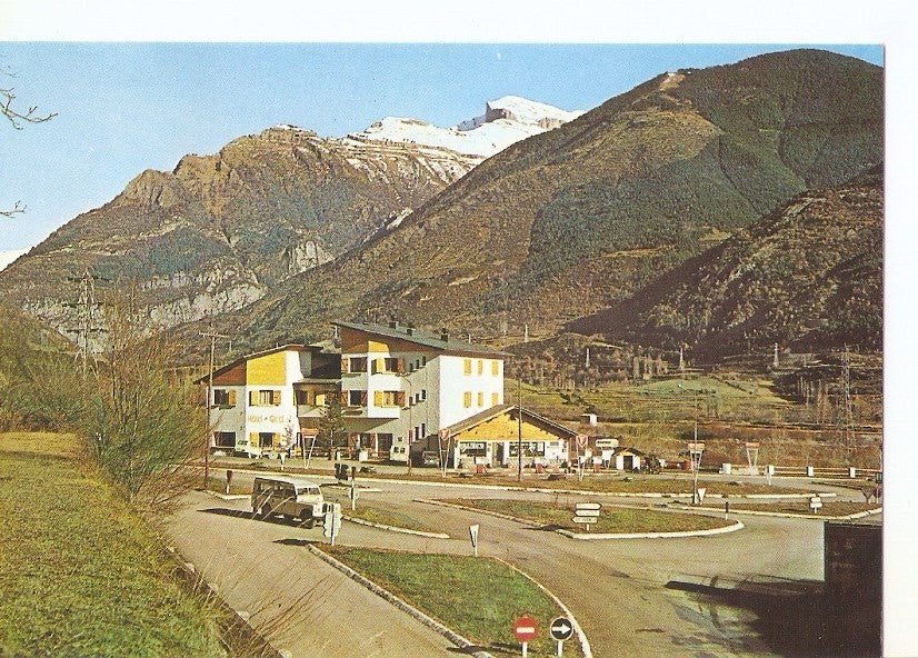 Postal 032381 : Hotel Giral y estacion Servicio. Biescas (Huesca)