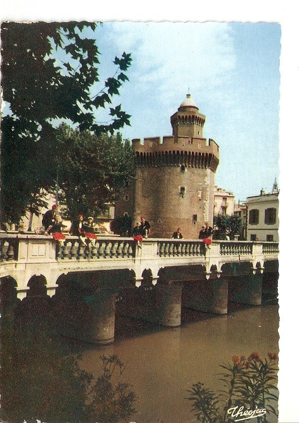 Postal 031672 : Le Roussillon Perpignan. Le Castillet (14 s.) et le pont Magenta