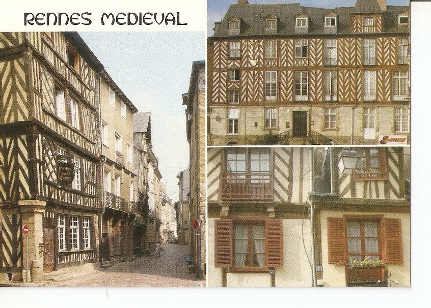 Postal 032474 : Rennes Medieval. Les vieilles maisons de la rue du Chapitre et de la place Saint-Michel