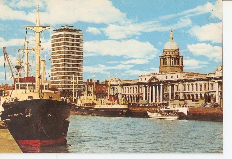 Postal 030756 : Dublin Ireland. The River Liffey spanned by numerous bridges