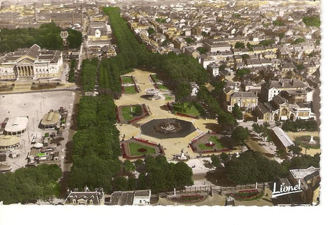 Postal 027326 : Vue aerienne. Les Jardins du Mail. Angers