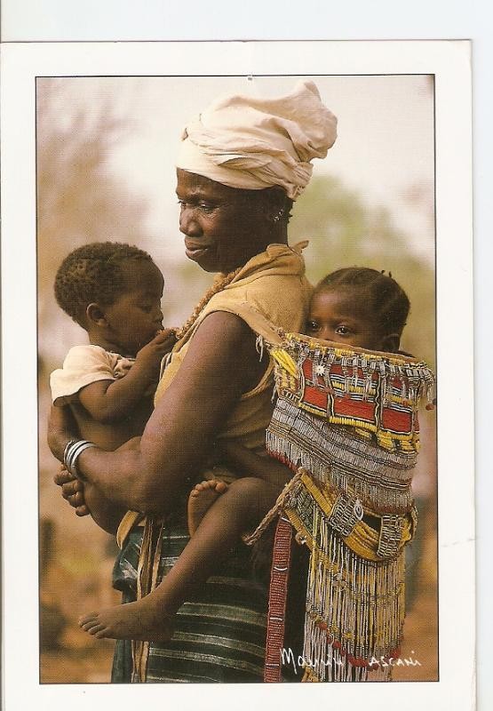 Postal 029884 : Republique du Senegal Tendresse dune drand-mere Bassari  