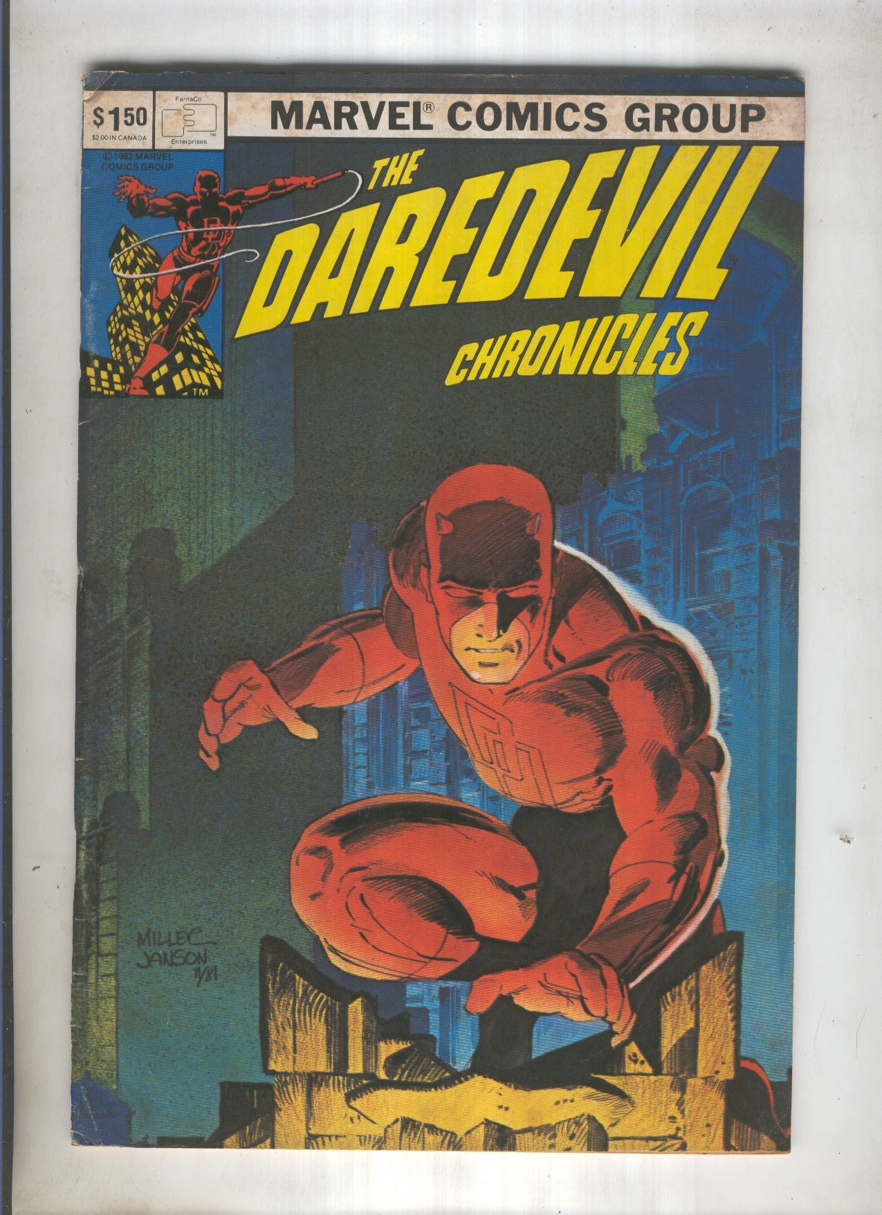 DAREDEVIL CHRONICLES Numero 01 (leve deterioro cubierta parte inferio lomo)