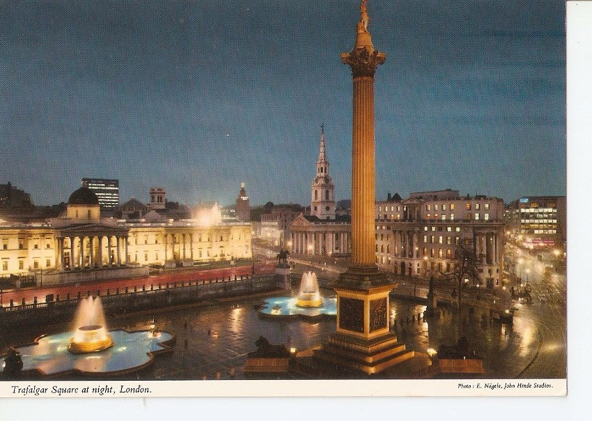 Postal 032727 : Trafalgar Square at night London