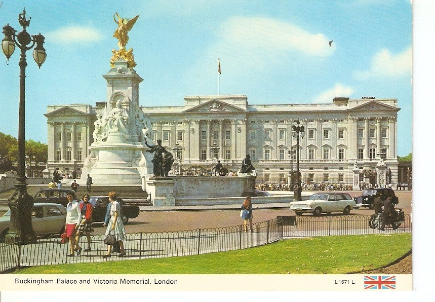 Postal 032728 : Buckingham Palace and Victoria Memorial London