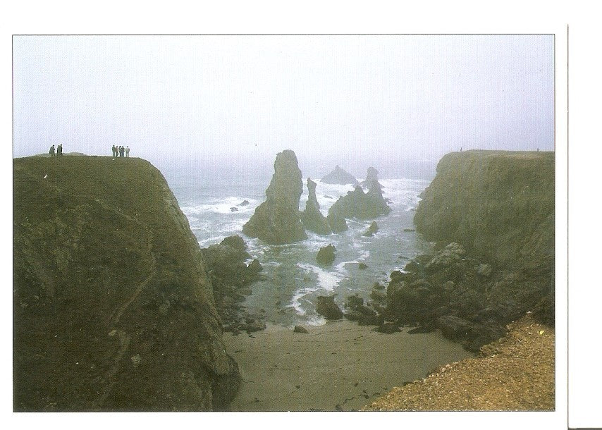 Postal 032912 : Belle-ile-en-Mer Les Aiguilles de Port-Coton dans la brume