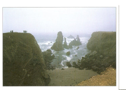 Postal 032912 : Belle-ile-en-Mer Les Aiguilles de Port-Coton dans la brume