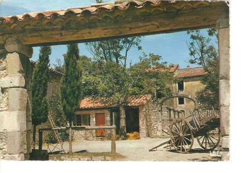 Postal 032956 : Reflets de Provence. Lentree dun mas provençal