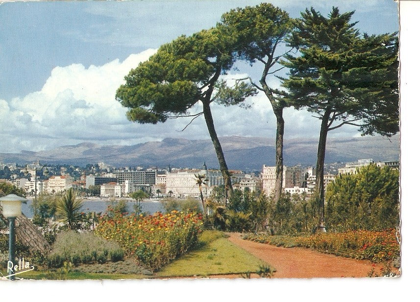 Postal 032976 : La Cote dAzur. Les grandes palaces de la Croisette vus du Marly