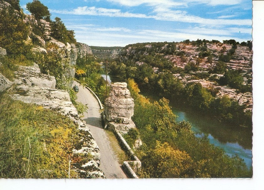 Postal 033000 : Paysages du Vivarais les Gorges de lArdeche entree du Defile de Ruoms