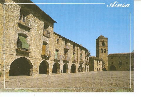 Postal 033027 : Ainsa (Huesca). Pirineo Aragones. Plaza Mayor al fondo iglesia parroquial