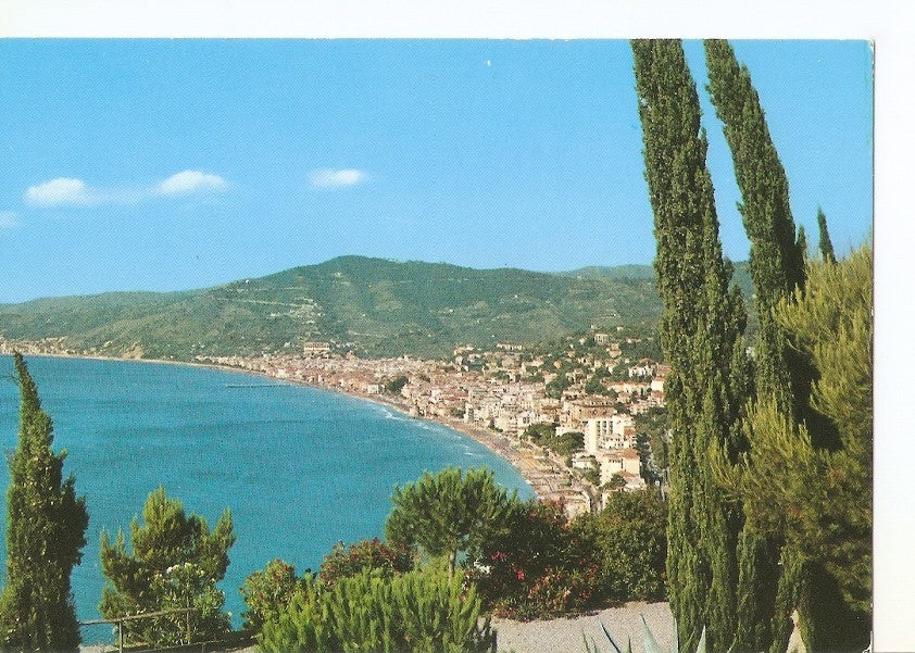 Postal 033095 : Alassio. Veduta panoramica de levante. Italia