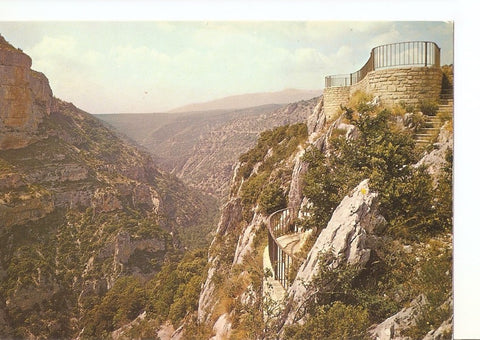 Postal 033152 : Les Gorges de la Nesque (Vaucluse). Un joli Point de vue) pris du Belvedere