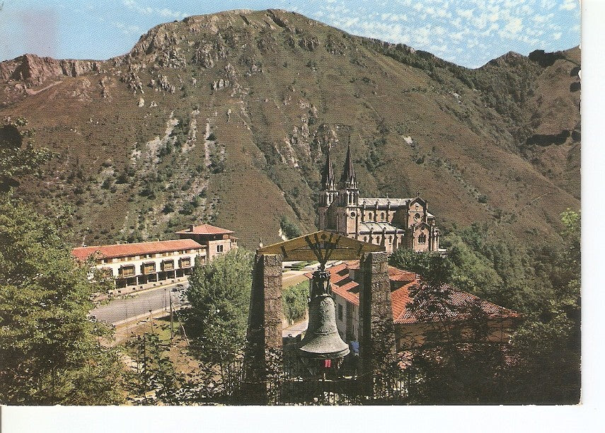 Postal 033243 : Covadonga (Asturias). La Basilica