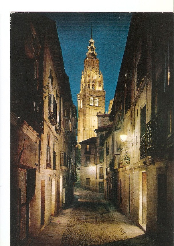 Postal 033326 : Toledo. Calle tipica y torre de la Catedral